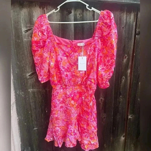 Ted Baker Bethha
Paisley puff sleeved dress NEW WITH TAG - Picture 3 of 9